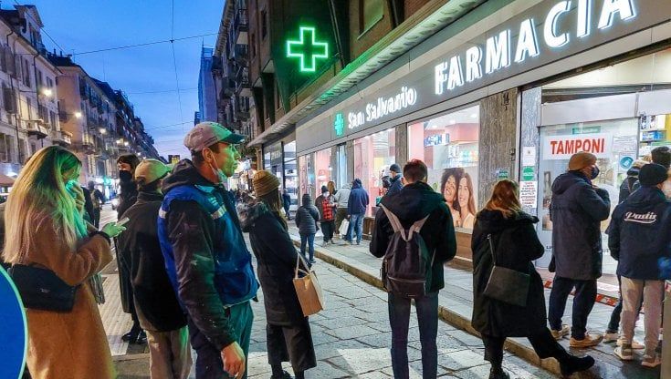 File, nasi e nevrosi da tampone. Così il farmacista finì in prima linea