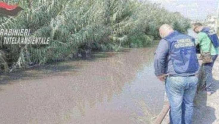 Fiume Sarno, ancora veleni industriali sversati: sequestrati due cantieri navali a Torre Annunziata