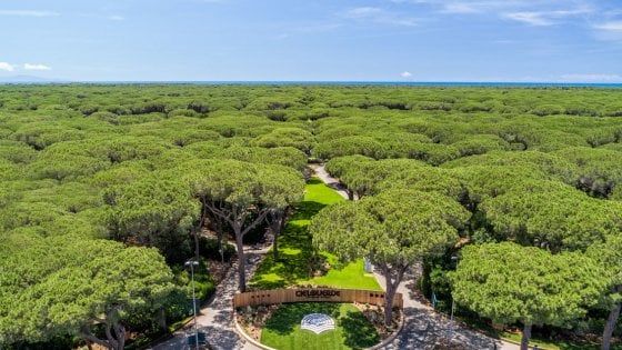 Un villaggio sulla costa toscana che guarda  al presente e pensa al futuro