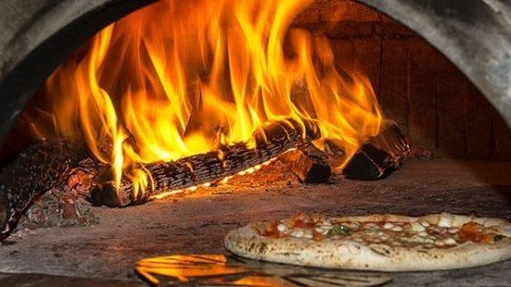 Com'è vitale la pizza in periferia: Del Pino a Cercola, tradizione e futuro a braccetto