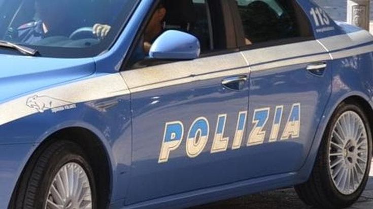 Non vuole pagare il conto e colpisce la barista alla schiena con una sedia: denunciato a Lodi