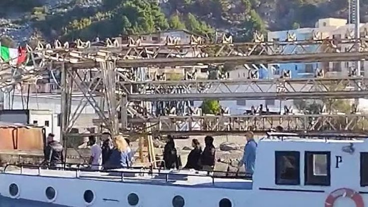 Pronti, partenza, tornate indietro: com'è andato il primo giorno dei migranti in Albania. Tra le proteste degli attivisti locali: “Qui finisce il sogno europeo”