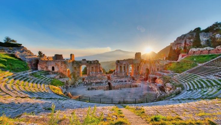 Taormina, scontro sul Teatro Antico. Il sindaco sospende gli spettacoli, è guerra con Schifani 