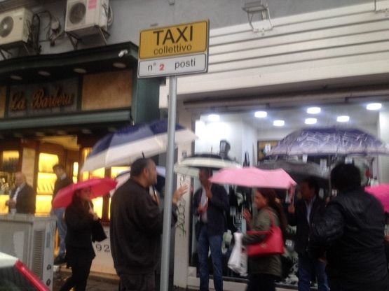 Napoli, taxi collettivi a due euro 