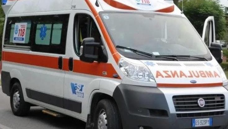Salento, precipita da una scala in un villaggio turistico: operaio di 66 anni in prognosi riservata