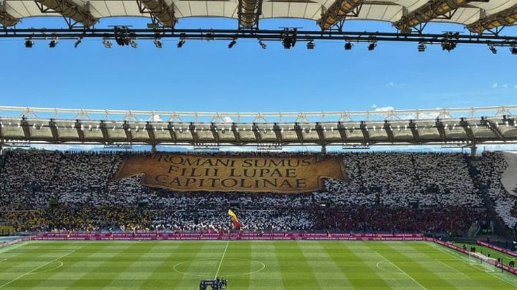 Il match dei giallorossi è iniziato alle 5, protesta del tifo laziale: “Dignità vale più del derby”