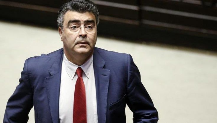 Giorno della Memoria, il dem Fiano: "Un passo avanti della destra contro l'infamia della Shoah ma non basta condannare solo le leggi razziali"