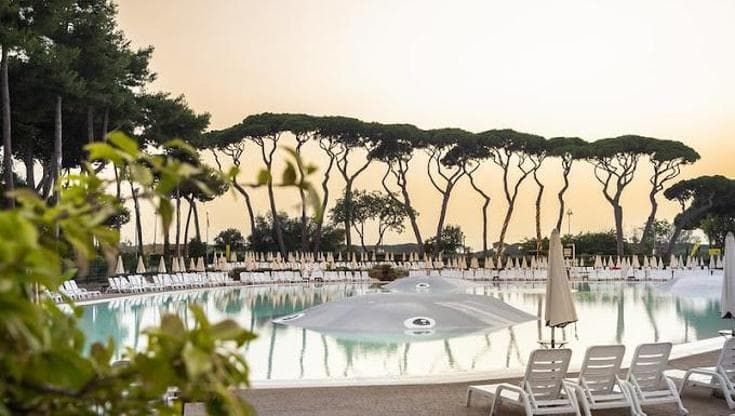 Malore in piscina, fuori pericolo il bambino di 12 anni ricoverato al Meyer