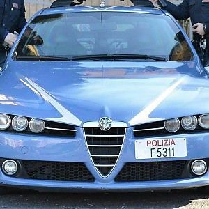 Aggressione razzista: 14enne colpito e ferito davanti alla scuola, identificati e denunciati due minorenni
