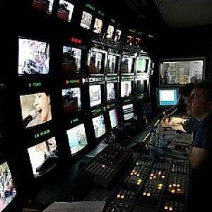 L'Italia contro la nuova direttiva Ue: "Troppa pubblicità alle tv private". Rai, taglio agli spot