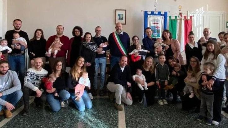 Masone raddoppia i neonati nella Liguria sempre più anziana, alle famiglie bonus da 500 euro