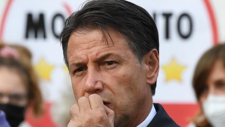 M5S, Conte spinge per il cambiamento. Pressing sul capogruppo alla Camera: troppo grillino, faccia un passo indietro