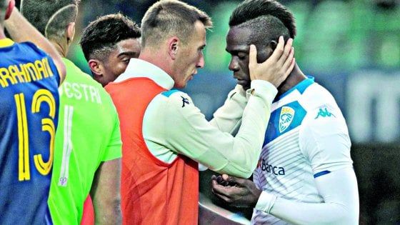 Cori contro Balotelli, il capo ultrà  del Verona: "Lui non sarà mai del tutto italiano. Non siamo razzisti, abbiamo un negro in squadra"