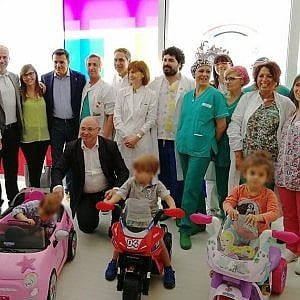 Pavia: sull'automobilina per andare in sala operatoria