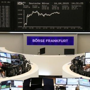 Borse contrastate dopo i recenti rialzi. Poche luci negli indici Pmi