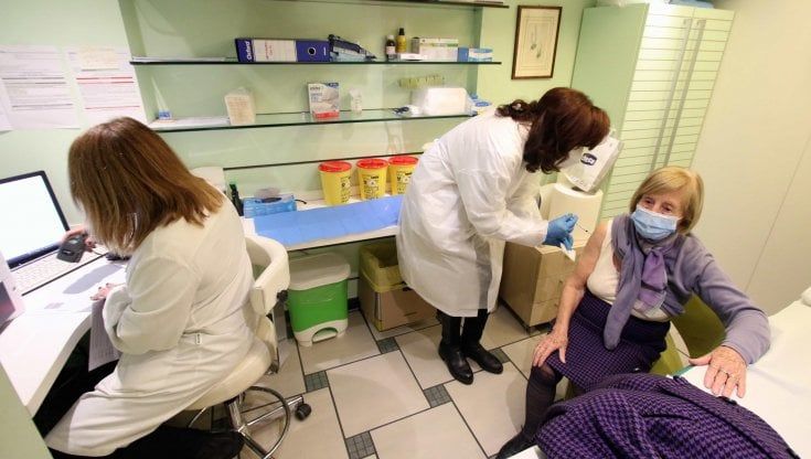 Coronavirus in Italia, il bollettino di oggi 13 novembre: 8.544 nuovi casi e 53 morti