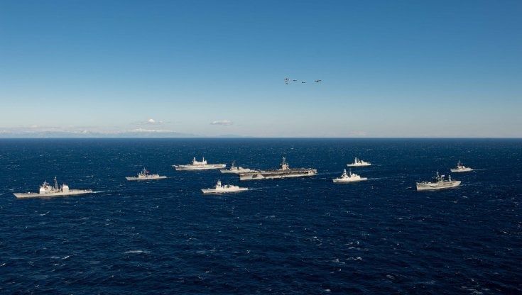 Le portaerei Truman, Cavour e Charles de Gaulle navigano insieme nel Mediterraneo