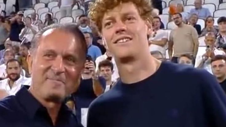 Cardinale, maglia del Milan a Sinner con il numero 1. I tifosi della Juve rendono omaggio a Baresi