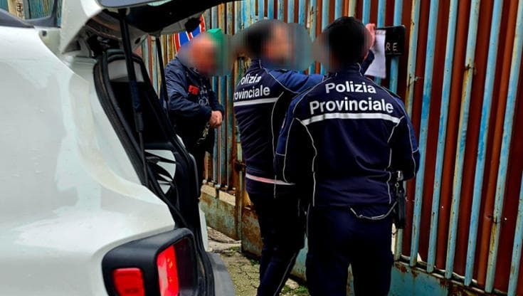 Scarichi illeciti nella fogna, sequestrata autofficina nel Casertano
