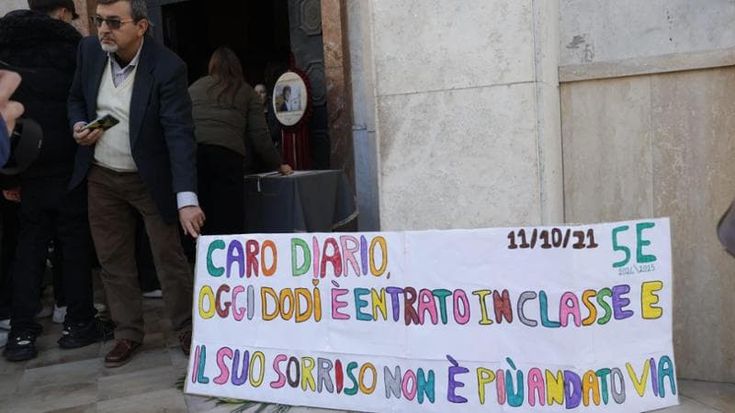 I funerali di Domenico, Manfredi raccoglie l’invito: campetto di basket sarà intitolato al 17enne