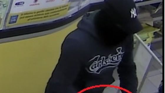Bari, in manette il rapinatore 'social': brindava ai colpi e reclutava i complici su Facebook