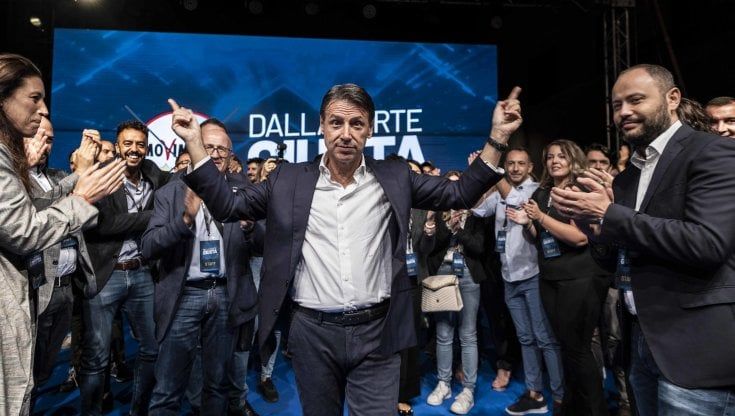 Fassina sceglie Conte: "Il mio voto per M5S guidato da lui". E Lombardi: "Caro Stefano, insieme vinceremo la battaglia sulla giustizia sociale"