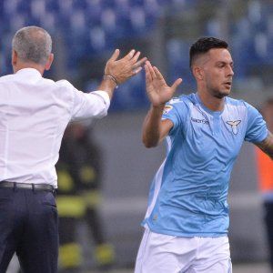 Il primato salva la Lazio in Borsa, male Roma e Juve