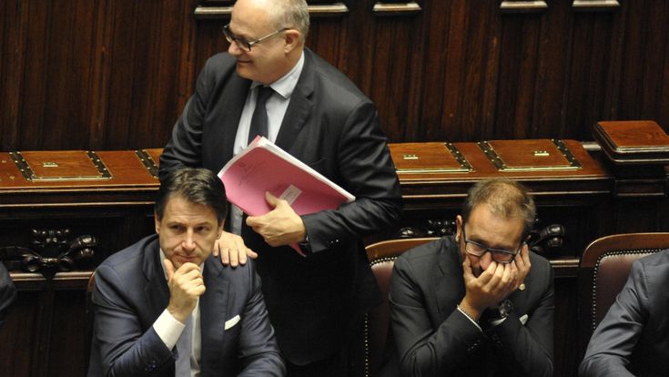 Meno detrazioni ai redditi alti. Zingaretti: manette agli evasori