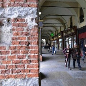 Dai portici ai graffiti, la citt&agrave; si rif&agrave; il look