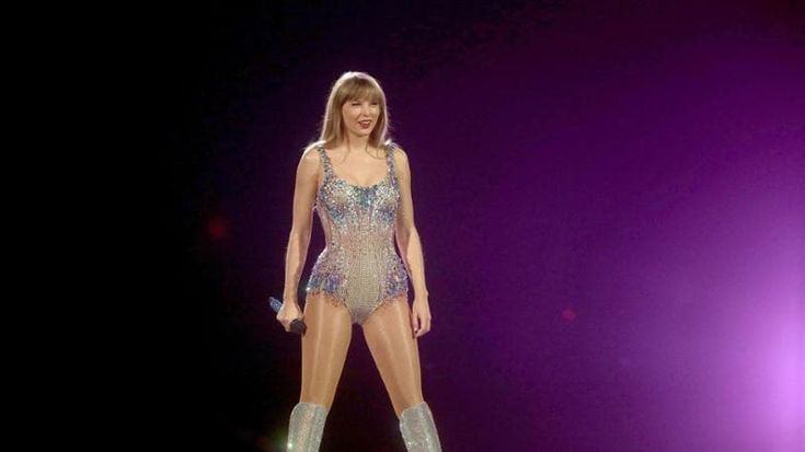 Il ciclone Taylor Swift si abbatte su Parigi e oscura le Olimpiadi: è boom di turisti “di lusso” dagli Usa