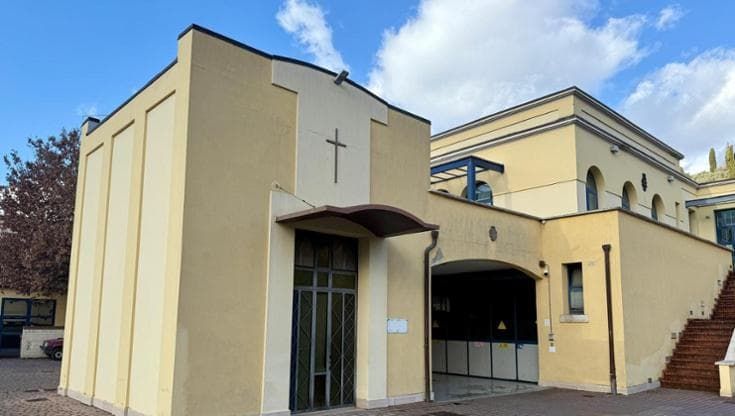 Castiglion Fiorentino, 14 decessi in 9 giorni, funerali senza sosta. Il sindaco: “Non è normale”