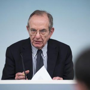 Da Cortina all'Eliseo, le mille mance della manovrina