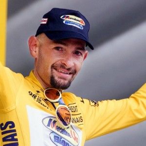 Pantani, inchiesta riaperta. Il procuratore: "Atto dovuto, dobbiamo approfondire. Non ci sono indagati". La madre: "Sapeva qualcosa, me l'hanno ammazzato"