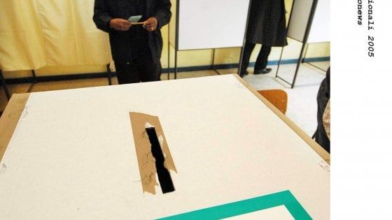 Toscana, referendum e regionali: al seggio con mascherina e gel