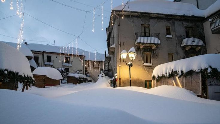 Previsioni meteo, venerdì con neve e pioggia, weekend col sole. Poi arriva il ciclone della Befana