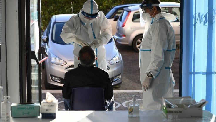 Coronavirus Lazio, il bollettino del 19 novembre: positivi in lieve calo, sono 2.697