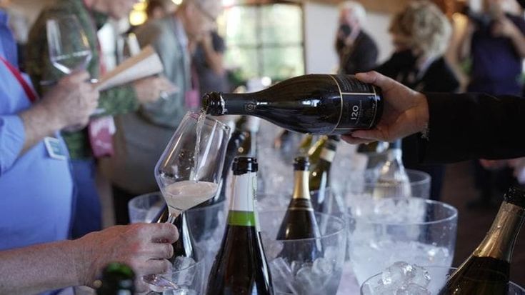 Forte dei Marmi, a Villa Bertelli in scena vini: quale futuro per le Doc?