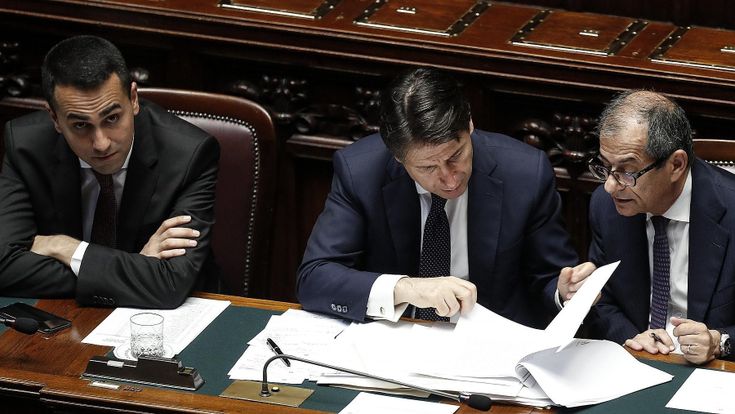 Decreto dignità: il leader M5S e il prezzo delle mele