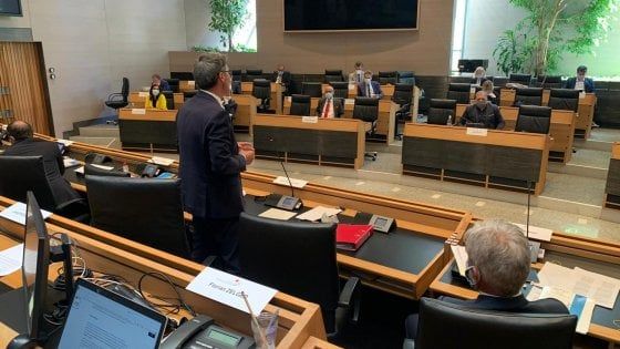 L'Alto Adige e il Friuli Venezia-Giulia anticipano le riaperture. Boccia: "Autonomia garantita, ma rispettare la Carta"