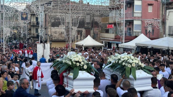 “Tragedia inaccettabile”, l’addio a Giuseppe e Karol morti nella cronoscalata di Monte Erice