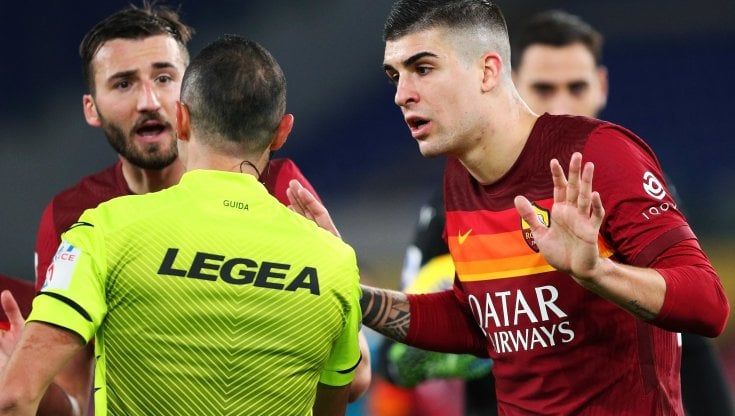 Fallo di mano, da luglio cambiano le regole. L'Ifab: "Gol valido se tocco è accidentale"