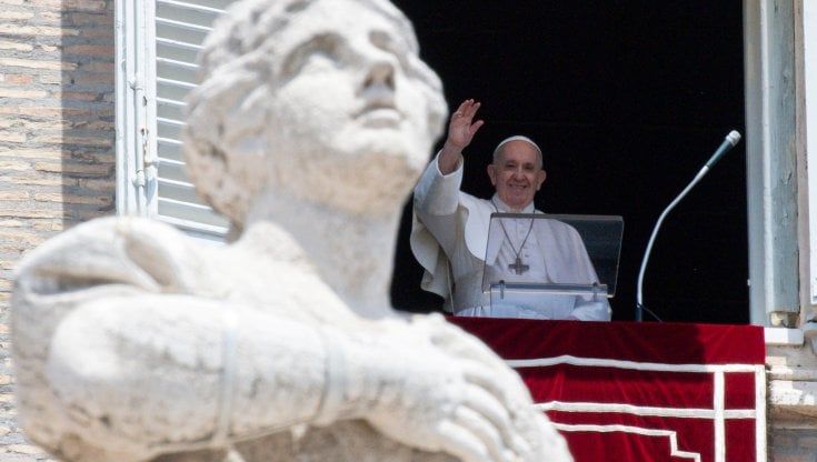 Il Vaticano ai vescovi conservatori Usa: "Non negare la comunione al presidente Biden"