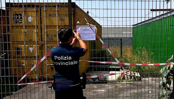 Gricignano, sequestrata azienda tessile per gestione illecita dei rifiuti