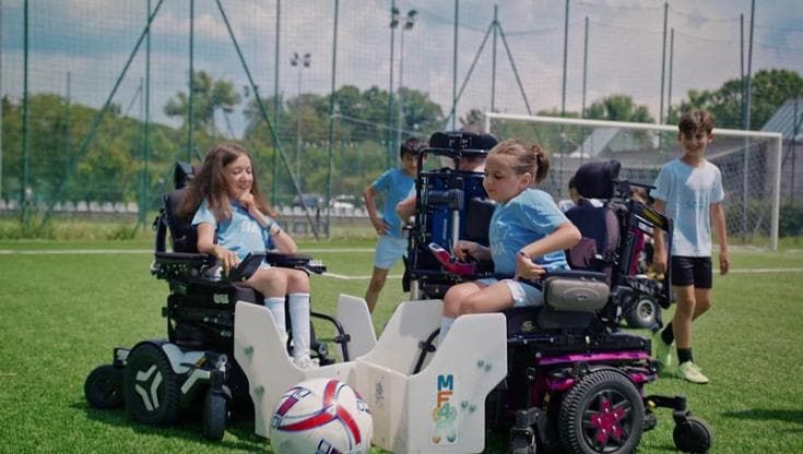 Fabio Caressa scende in campo per la SMA