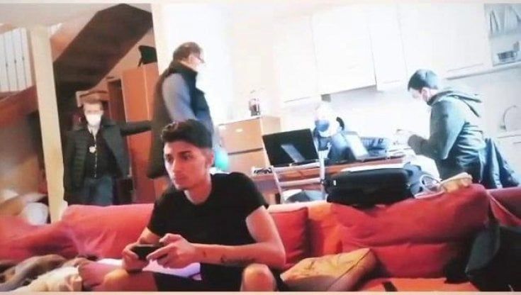 Se le perquisizioni a San Siro diventano spettacolo: Baby Gang posta i video su Instagram 