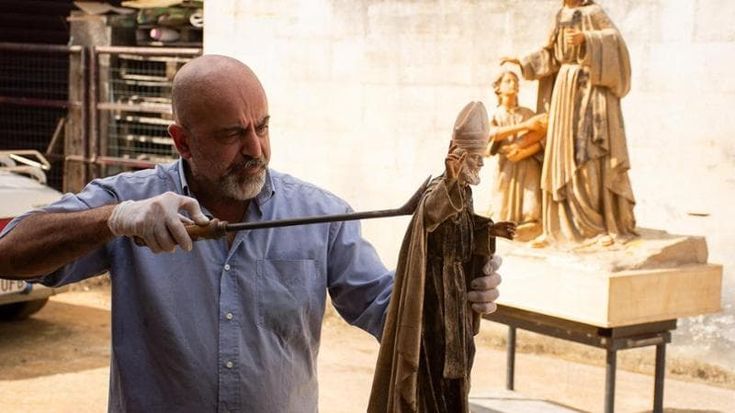 Ultimi artigiani, i maestri della cartapesta leccesi: “Lavoriamo con le tecniche di 300 anni fa”