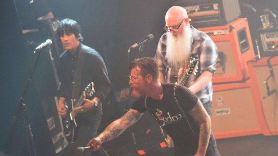 Parigi, il dramma degli Eagles of Death Metal e l'affetto della comunità del rock