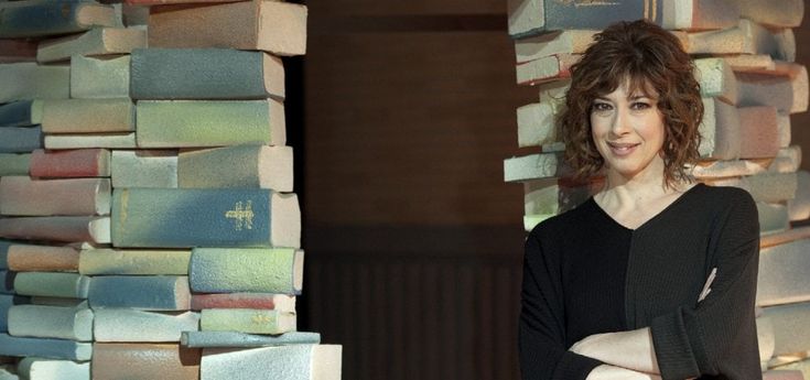 Veronica Pivetti torna scrittrice: "L'importante è non prendersi troppo sul serio"
