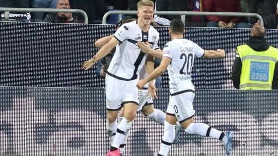 Cagliari-Parma 2-2: Cornelius beffa i sardi al 94'