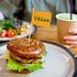 Divieto quasi totale del “meat sounding”: si salva il burger vegano (ma non la bistecca)